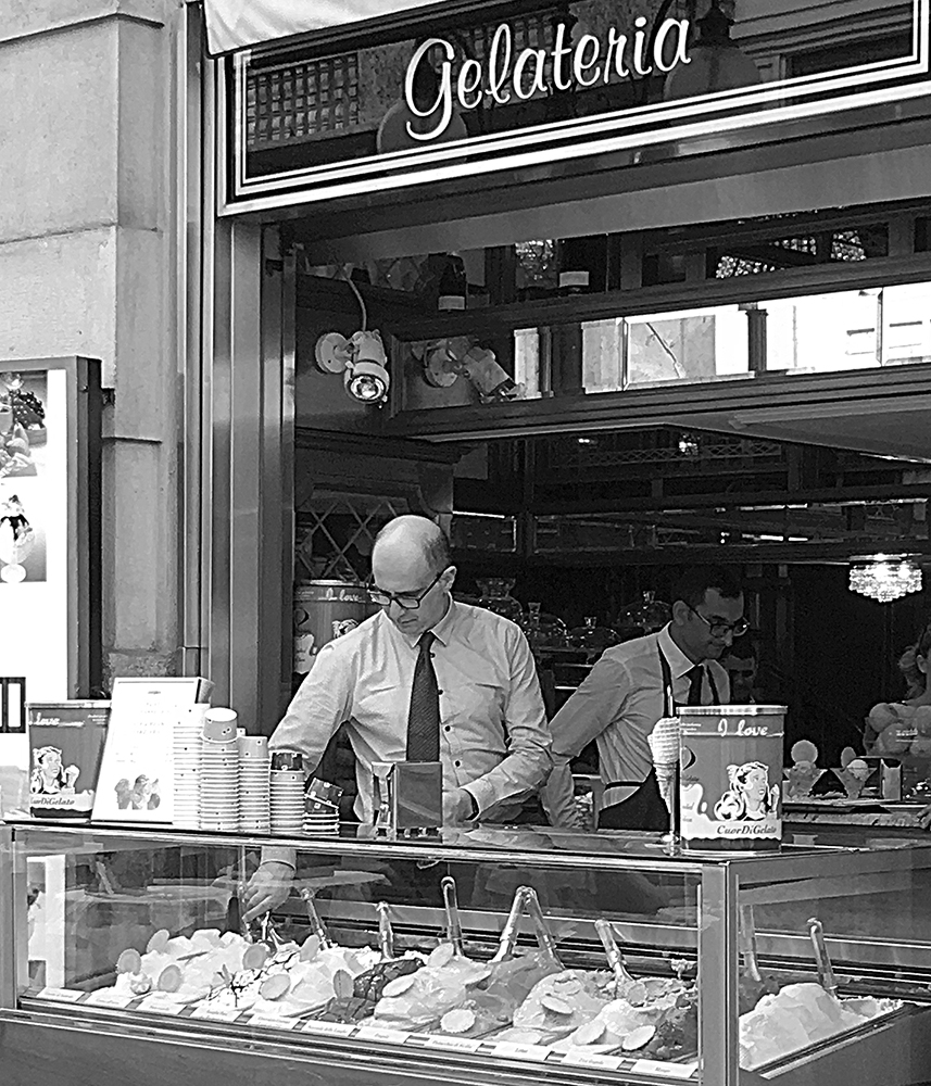 foto Gonny Vijn-Bakker gemaakt in Milaan, een ijszaak in Italië