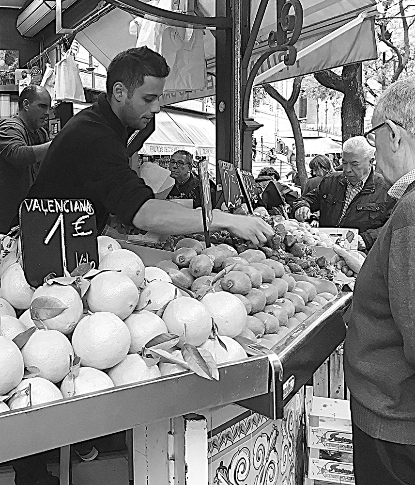 foto Gonny Vijn-Bakker gemaakt op de markt in Valencia van een fruitmarktkraam